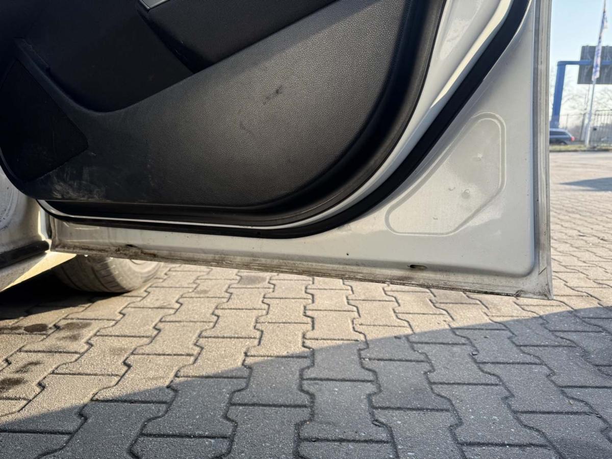 Opel Astra J Sports Tourer original T&uuml;r vorn rechts Z40R Schneewei&szlig; Rohbau Bj.2012